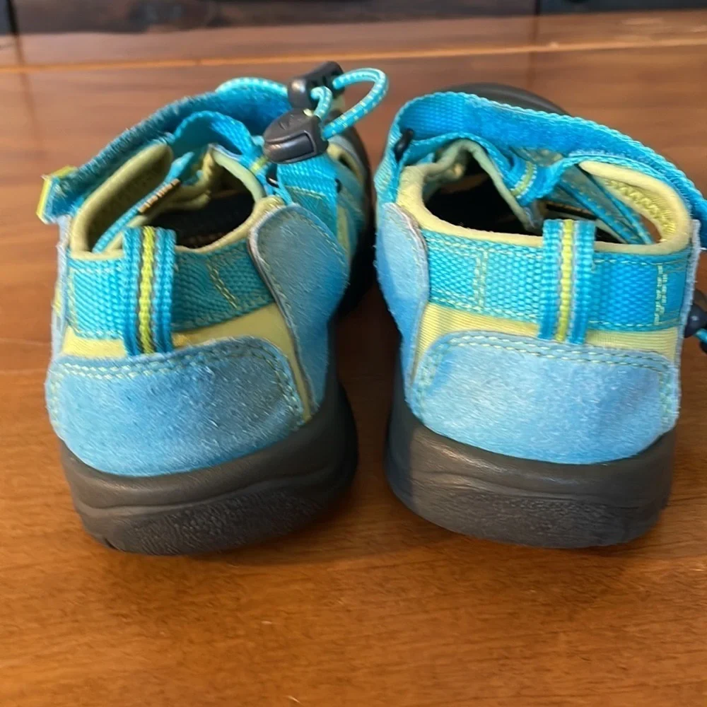 KEEN Water Sandals Size 4